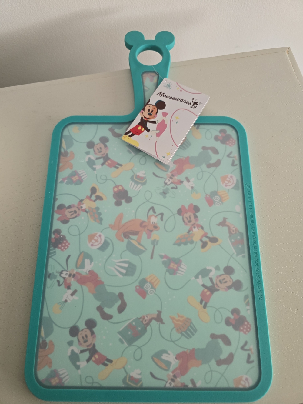 NWT Disney Parks Mickey Mouse and Friends Cutting Board  "Mousewares" Collection